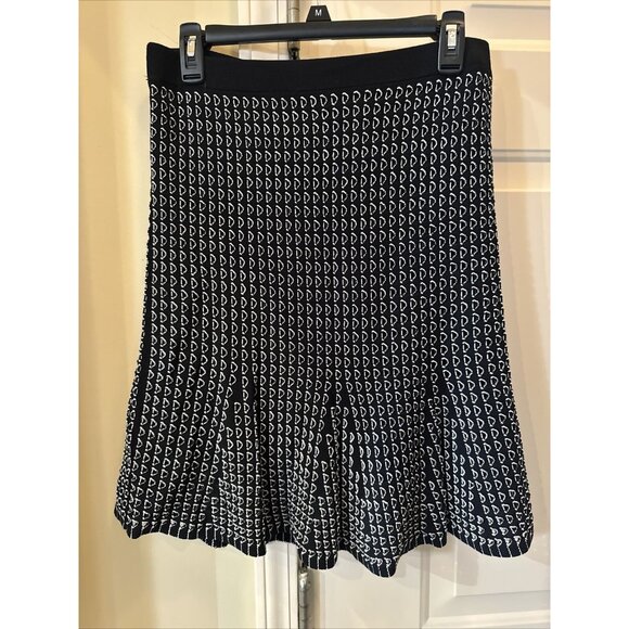 Ann Taylor Dresses & Skirts - Ann Taylor NWOT Pull-On Lined Knit Black Tulip Skirt w/ White Geometrics/ Size M